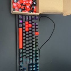  Gaming keyboard Razer huntsman tournament edition TKL (COMES WITH EXTRA KEYCAPS COLORS RED AND BLACK)