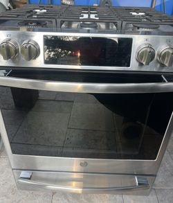 GE Profile 30-in 5 burners 5.6-cu ft Air Fry Convection Oven Slide-In Natural Gas Range