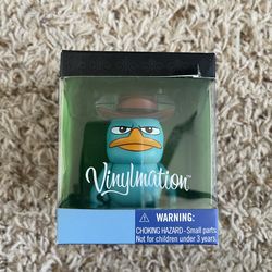 Disney Vinylmation collectible figure featuring Perry the Platypus from Phineas and Ferb.       Character: Perry the Platypus (also known as Agent P).