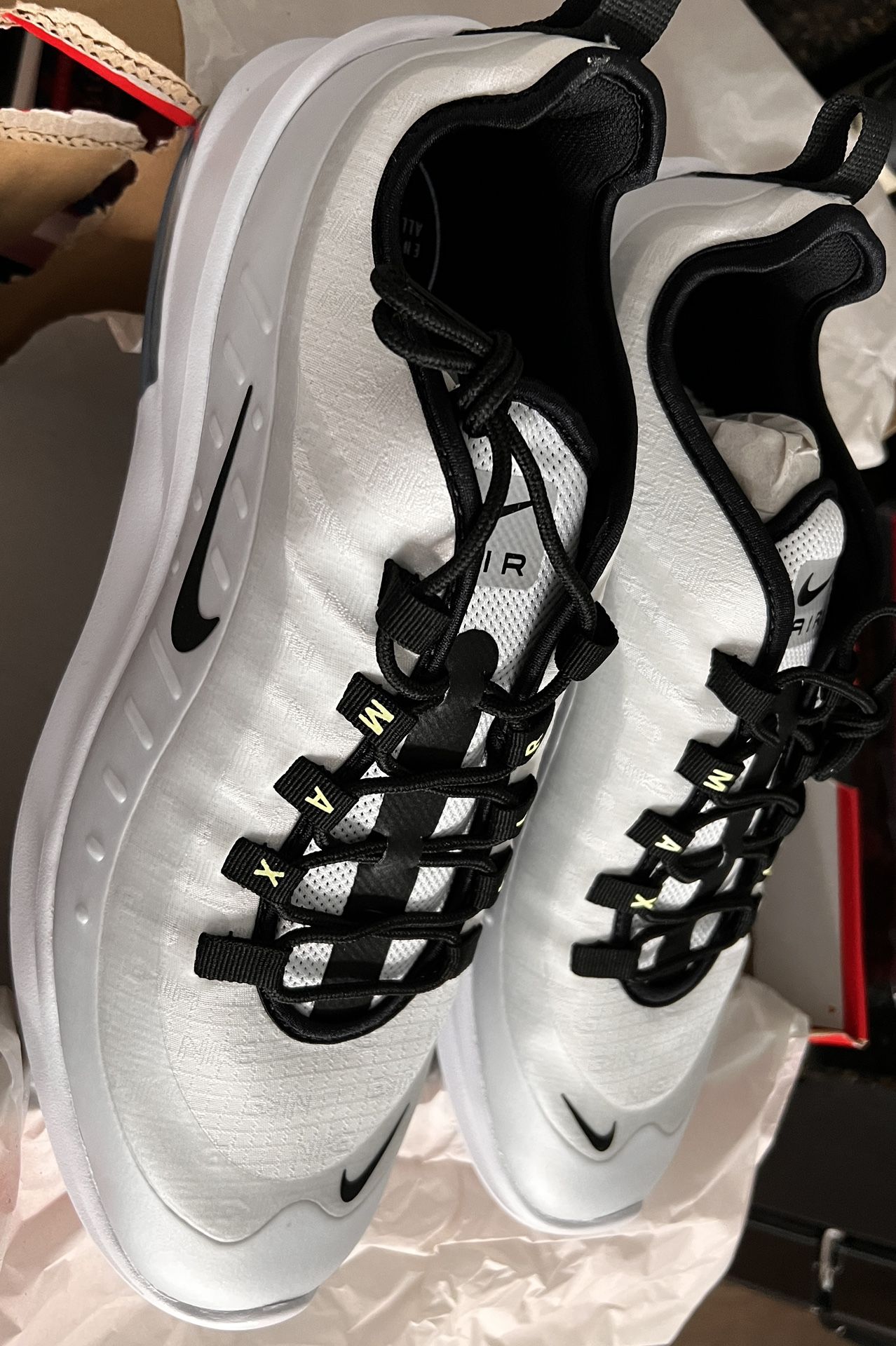 NEW Nike Air Max Axis Premium (WHITE/BLACK/ALUMINUM) Mens Size 14