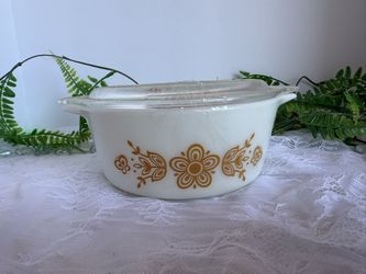 Pyrex casserole dish