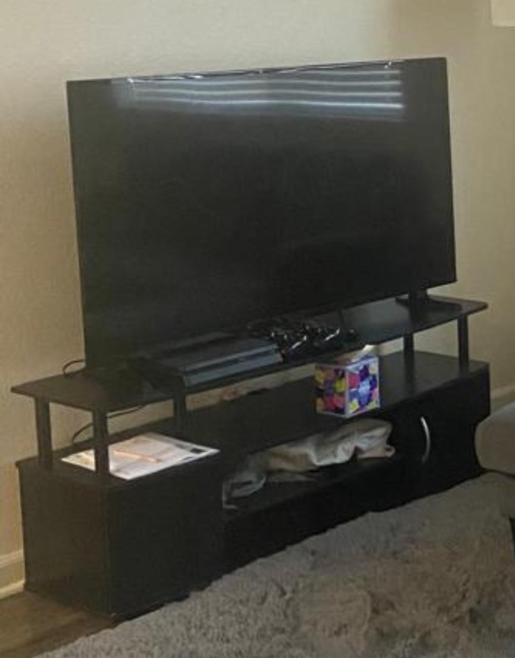 🖥️ TV Stand – Fits TVs up to 55” – Good Condition – $30