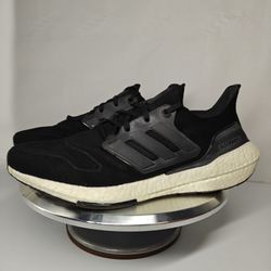 Size 11.5 US Men's Adidas Ultraboost 22 sneakers