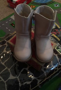 Little girls boots light pink in good condition size 5