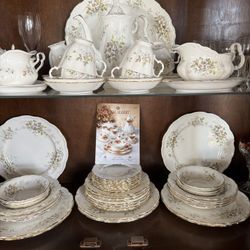 Stunning Like New Royal Albert Haworth China – Complete Dinner Service, 8 Settings