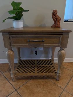 Wood Nightstand End Table with Drawer