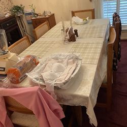 Good Condition 7Pcs Dining Table Set With 6 Chairs Included 