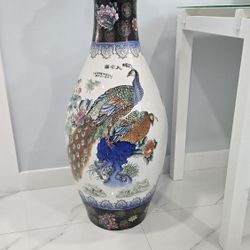 Chinese Hand Painted Ceramic Vase