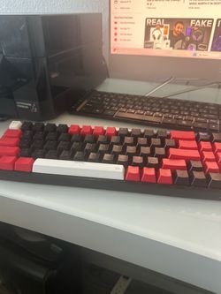 Mechanical Keyboard/ Gaming keyboard. Red and Black Keycaps SATISFYING