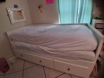 TWIN BED WITH MATRESS