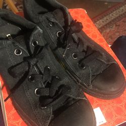 CONVERSE Black On Black All Star LowTops. Size 3.5Y