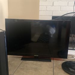 45 Inch Samsung TV 