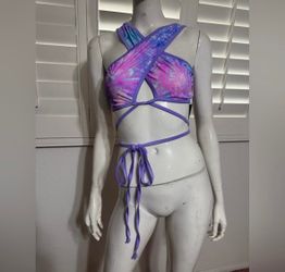 Stylish crop top with criss-cross design. Features vibrant purple and pink colors. Perfect for festivals and parties. New 2x purple pink halter crop t