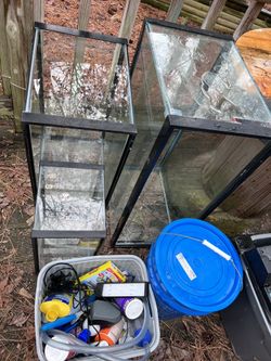 100 Gallon Fish Tank And Stand - Decor, Chemicals, Food Etc PLUS 3 Extra Tanks!! Thumbnail