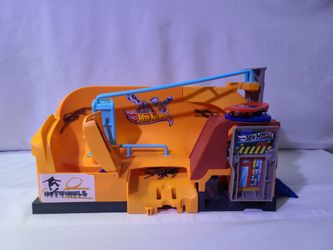Hot Wheels City Super Stunt Skate Park(FNB16)