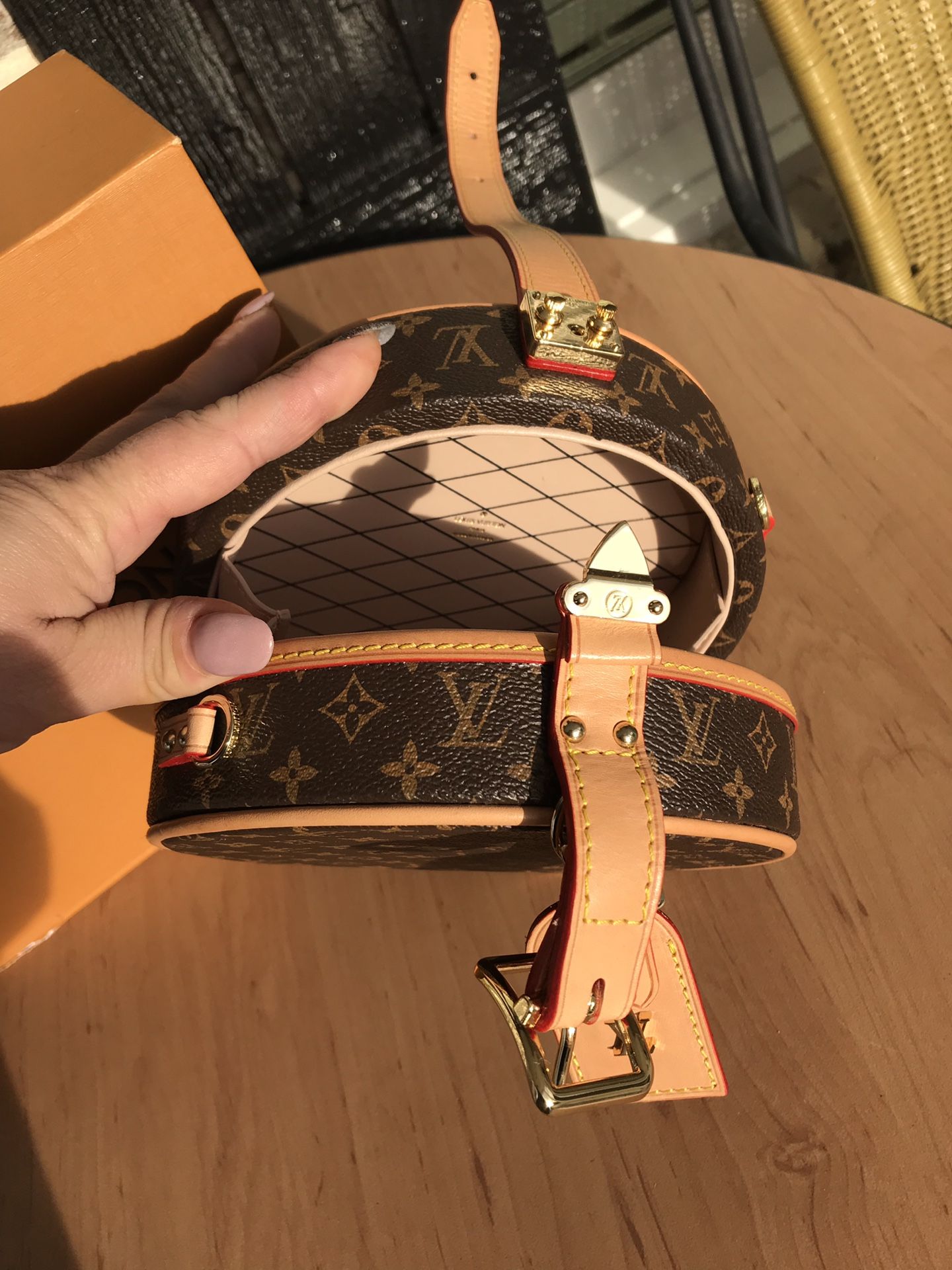 Louis Vuitton Petite Boite Chapeau Bag Monogram Canvas for Sale in Bowling  Green, NY - OfferUp