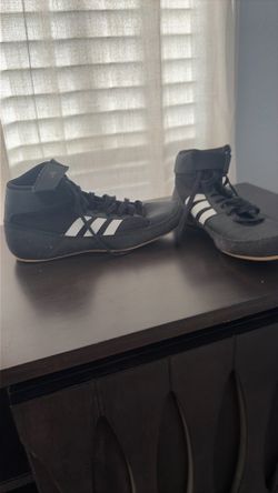 Wrestling shoes