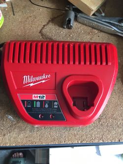 Milwaukee charger m12