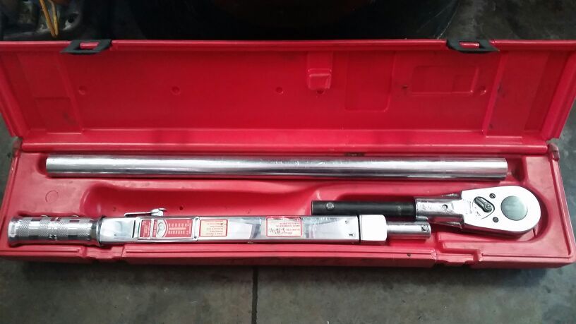 Snap on 3/4 torque wrench. 200-600 Ibs TQR 600B