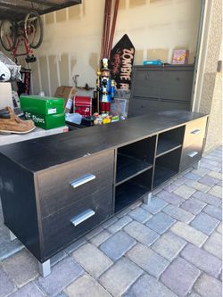 Entertainment center