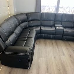 New 3 Recliner Luxury Sectional Couch / Free Delivery 
