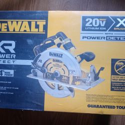DeWalt XR Power  Detect 7- 1/4 In Cordless Circular Saw