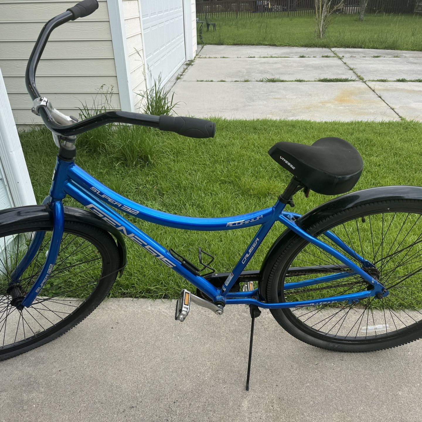 Genesis Super 32 aluminum cruiser bike for Sale in Charleston SC OfferUp