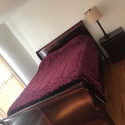 Queen Bed  1 Nigth Stand Dreeser With Mirror 