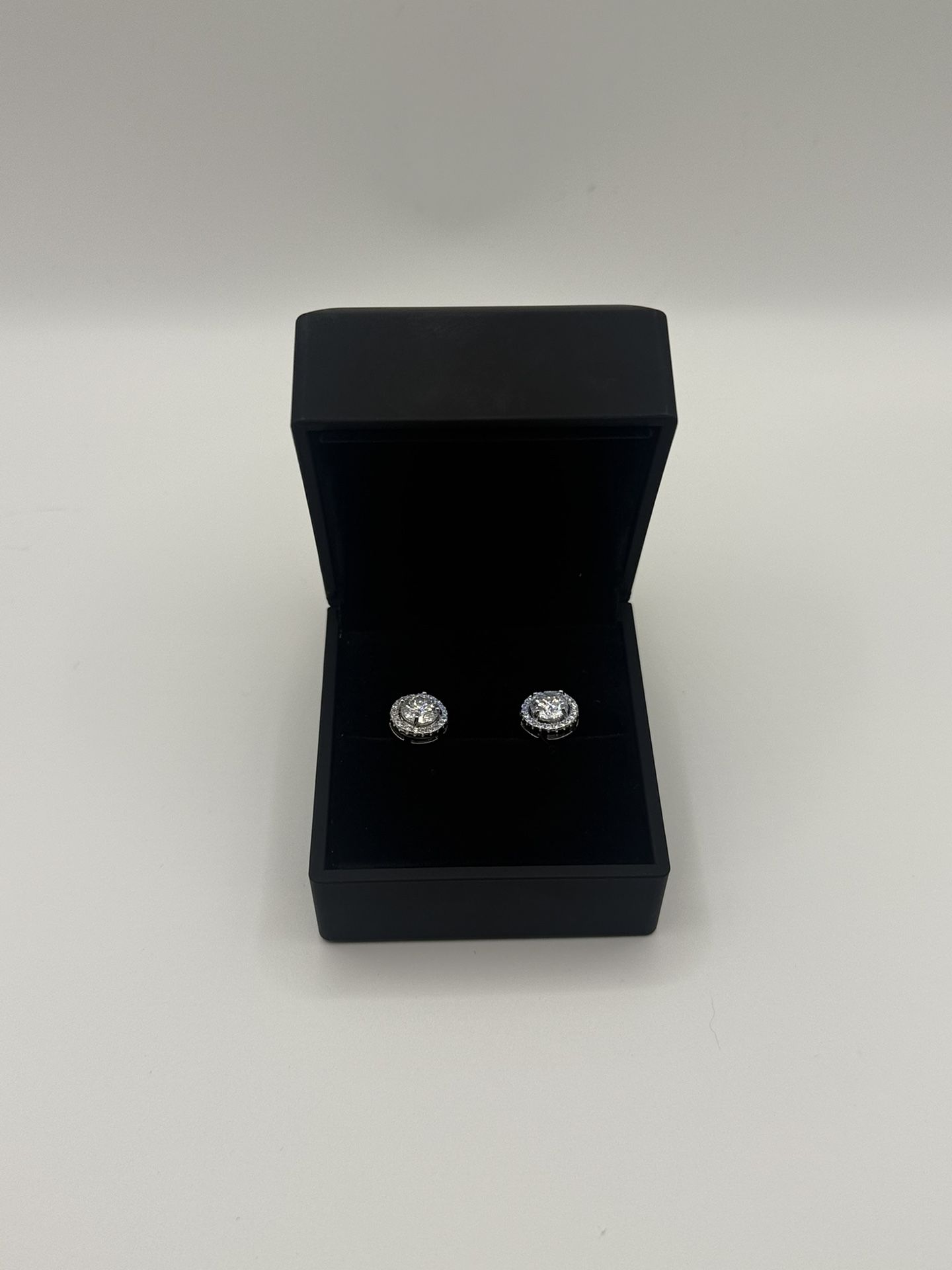 VVS1 Halo Earrings Moissanite