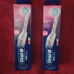 NEW Oral-B Pro Sensitive Clean Battery Power Toothbrush