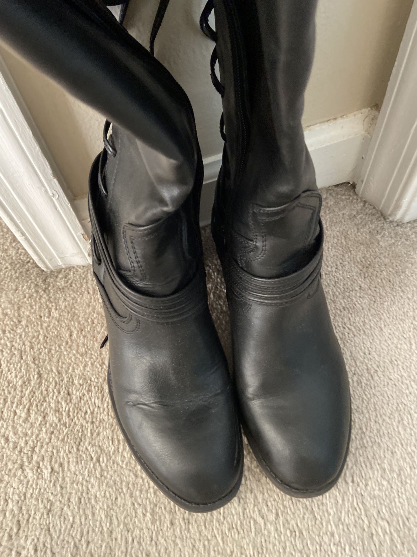 Size 8 M Black Knee-High Boots