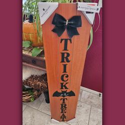 Halloween Rustic Orange Trick or Treat Vertical Porch Sign. Halloween Home Decor 🎃 ✨️ 🧡 