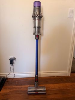 Dyson V11 Cordless Stick Vacuum - Works Great (Fair / Used Condition) Alternative options: Dyson V11 Cordless Vacuum (Tested & Fully Functional - Vis