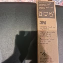 3M Gel Wrist Rest For Keyboards, Black Soothing Gel Technology For Comfort Abd Support 