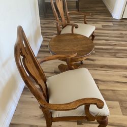 2 Chairs/end Table 