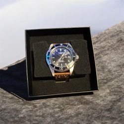 Men’s Invicta Leather Band Watch