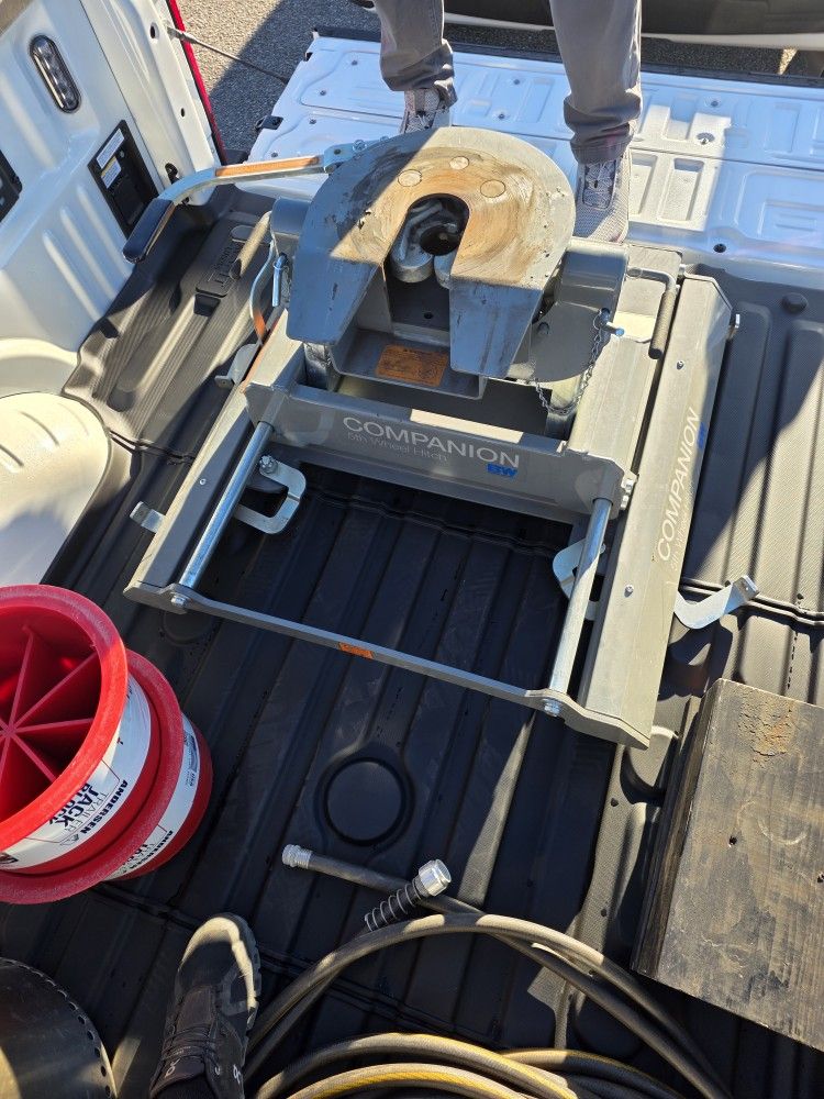 B&W Companion Sliding 5th Wheel Hitch