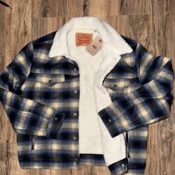 New Men’s Size medium Levi’s Plaid Sherpa Jacket 