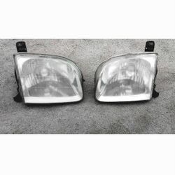 Original Headlights For 01-04 Toyota Sequoia And 2004 Tundra Double Cab Only 
