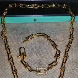 Ladies Gold Necklace/Bracelet combo