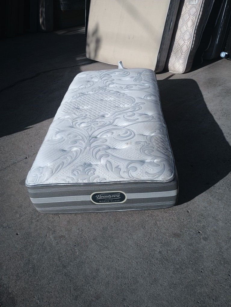 Twin Beautyrest Mattress And Box Spring