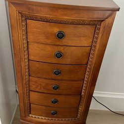 Standing jewelry Chest