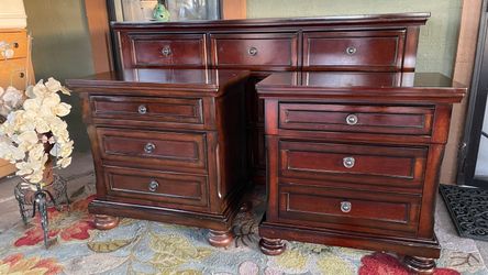Gorgeous Porte Aslhey furniture set