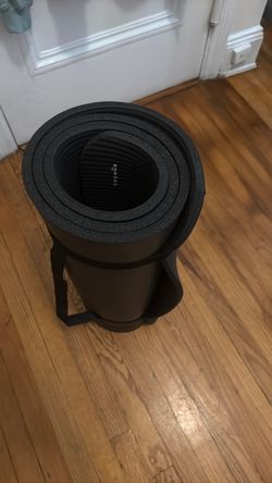 Thick Black Exercise Yoga Mat with Strap
