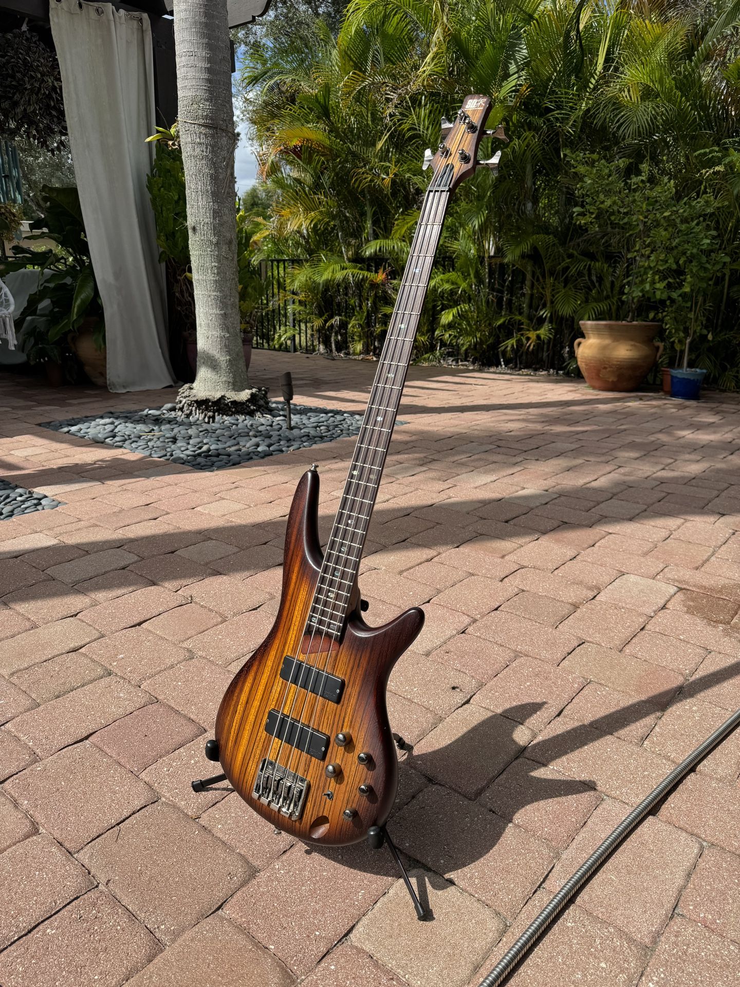 IBANEZ SR500ZW w/ Case