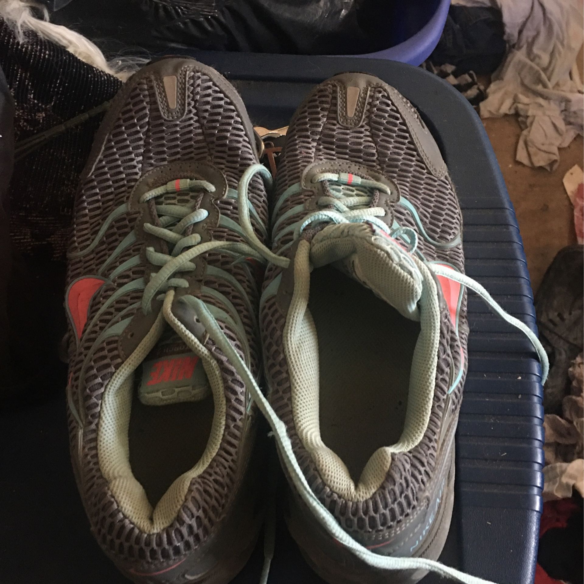Nike shoes size 10