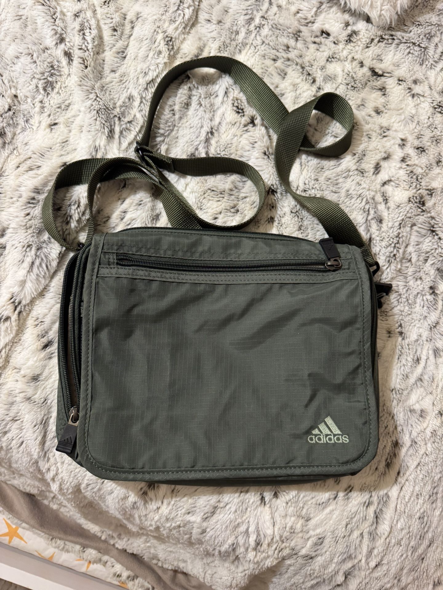 Adidas Multifunctional Bag with many Sections Padded Section for iPad. Unisex. NEW