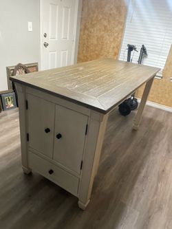 4 seater table