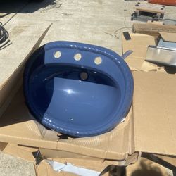 New self rimming bathroom sink