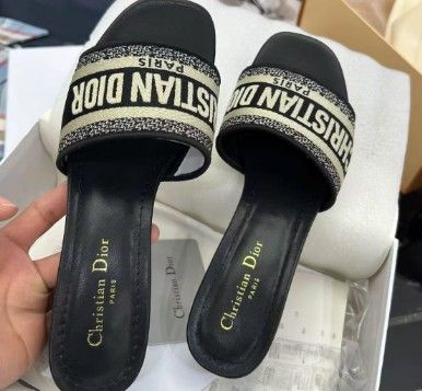 Mid-heeled sandals
